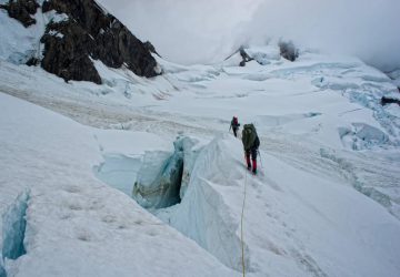 Trekking in Tierra del Fuego 2 Trekking Tierra del Fuego: The group fights over snow and ice.