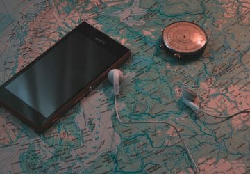 Wandertouren online - Wanderkarte, Smartphone und Kompass