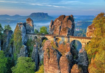 Wandern in der Sächsischen Schweiz 8 Hiking in Saxon Switzerland - The Bastei Bridge is one of the most famous sights.