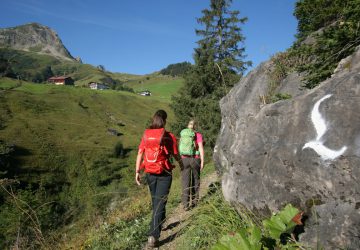 Two hikers on the Lechweg.