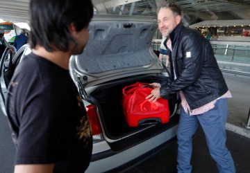 Carry-on luggage: What's allowed? 16 Was darf ins Fluggepäck bzw. Handgepäck beim Fliegen