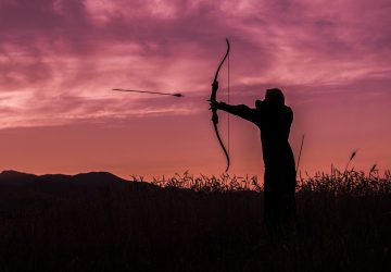 Traditional archery 18 Traditional archery - Archer at dusk. Photo: Paul Barlow,pixabay.