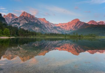 Wandern im Salzkammergut 6 Bergsee in der Abenddämmerung im Salzkammergut in Österreich. Foto: Peter Hüller, pixabay.