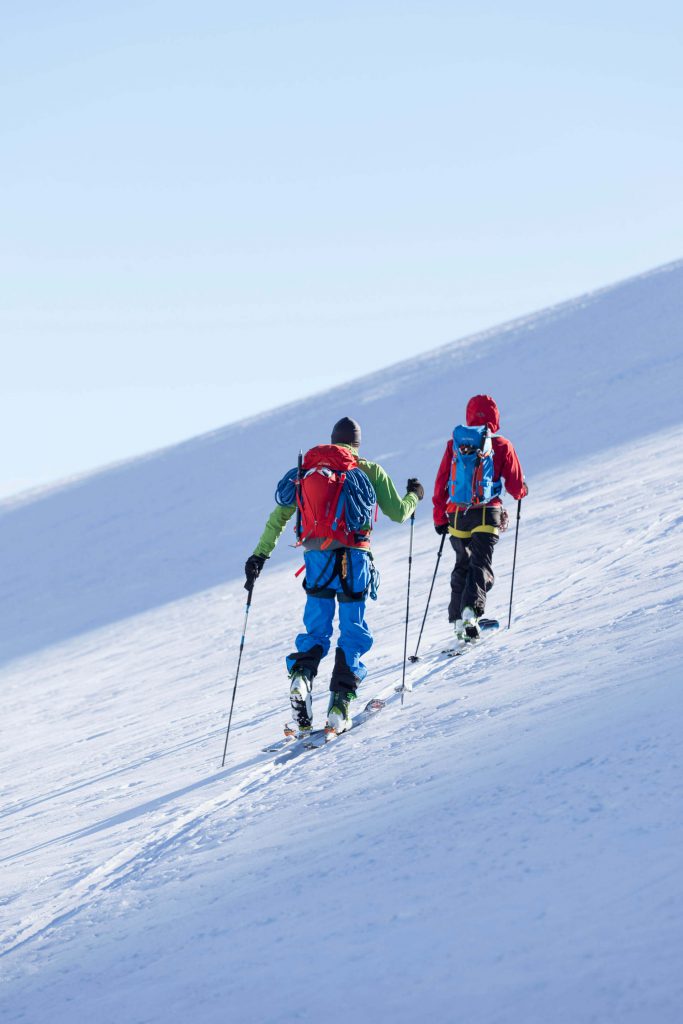 Skitourengehen für Anfänger 5 Ausrüstung beim Skitourengehen.