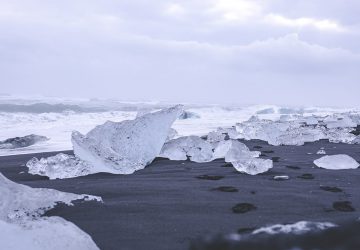 Sehenswürdigkeiten in Island 10 Sehenswürdigkeiten Island - Eisstücke an der Gletscherlagune Jökulsarlon.
