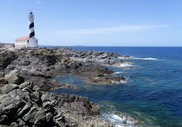 Herbstempfehlung: Wandern auf Menorca 18 The Favàritx lighthouse on the Spanish island of Menorca.