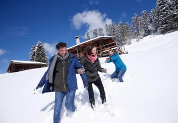 Fit and healthy during the winter season 20 Fit and healthy during the winter season with outdoor activities.