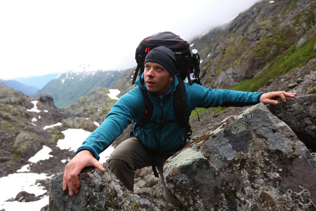 Fünf Tage auf dem Chilkoot Trail 12 Tatonka Mitarbeiter Istvan Ladanyi beim Besteigen der Golden Stairs auf dem Chilkoot Trail.