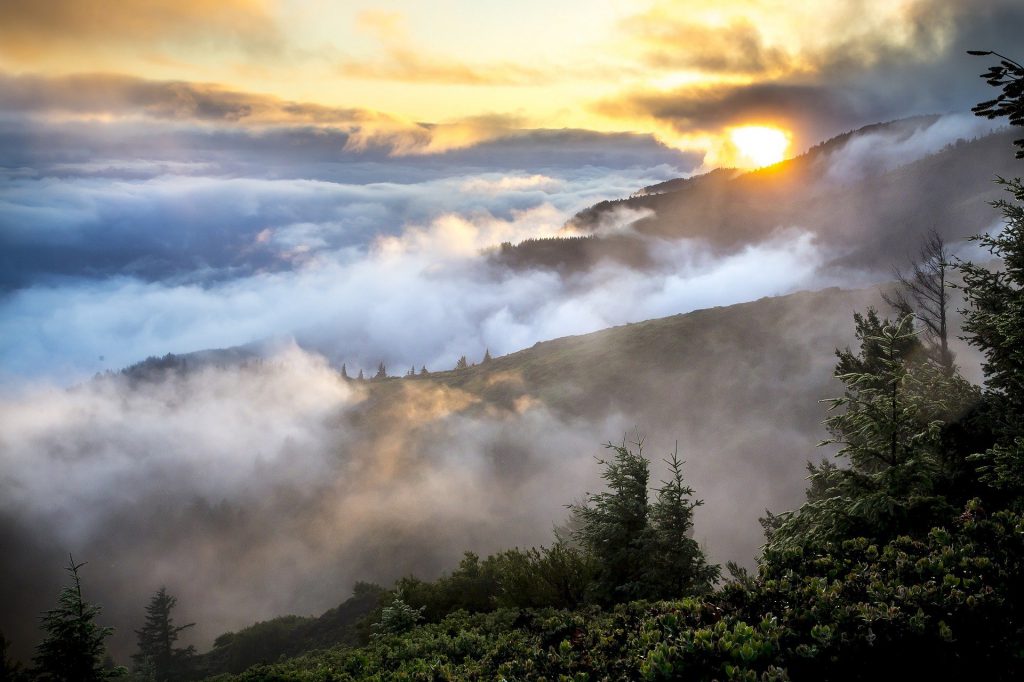 Stratus-Wolken sind Vorboten für Sprühregen oder feinen Schnee.