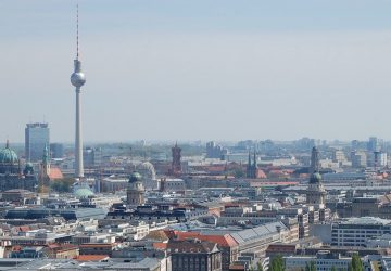 Outdoor City Guide Berlin 12 Outdoor Cityguide Berlin - Skyline mit Fernsehturm. Foto: Ernhir, pixabay.