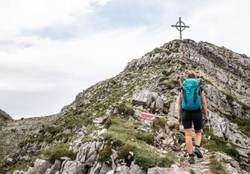 Just a few more metres to the summit of the Seekarspitze on the Achensee.