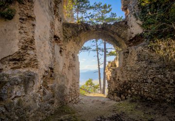 Burgruinen in Süddeutschland: Ein Wanderguide 8 Castle ruins hikes offer adventure and a magnificent view.