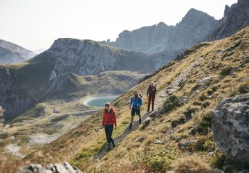 Hiking in a group 20 Hiking in the group - How to behave