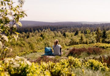 Franziska auf ihrer Wanderung auf dem Kammweg durch das Erzgebirge.