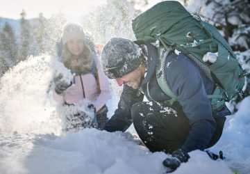 Winterwandern 14 Beim Winterwandern hat man eine fantastische Aussicht auf die verschneite Berglandschaft.