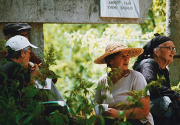 Verhaltensregeln Balkan 8 Verhaltensregeln Balkan: Einheimische in Albanien. Foto: George Kourounis.