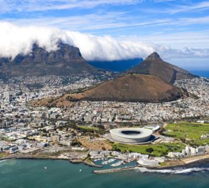 Verhaltensregeln Südafrika 8 Verhaltensregeln Südafrika: Blick auf Kapstadt mit Tafelberg. Foto: Mare, Pixabay.